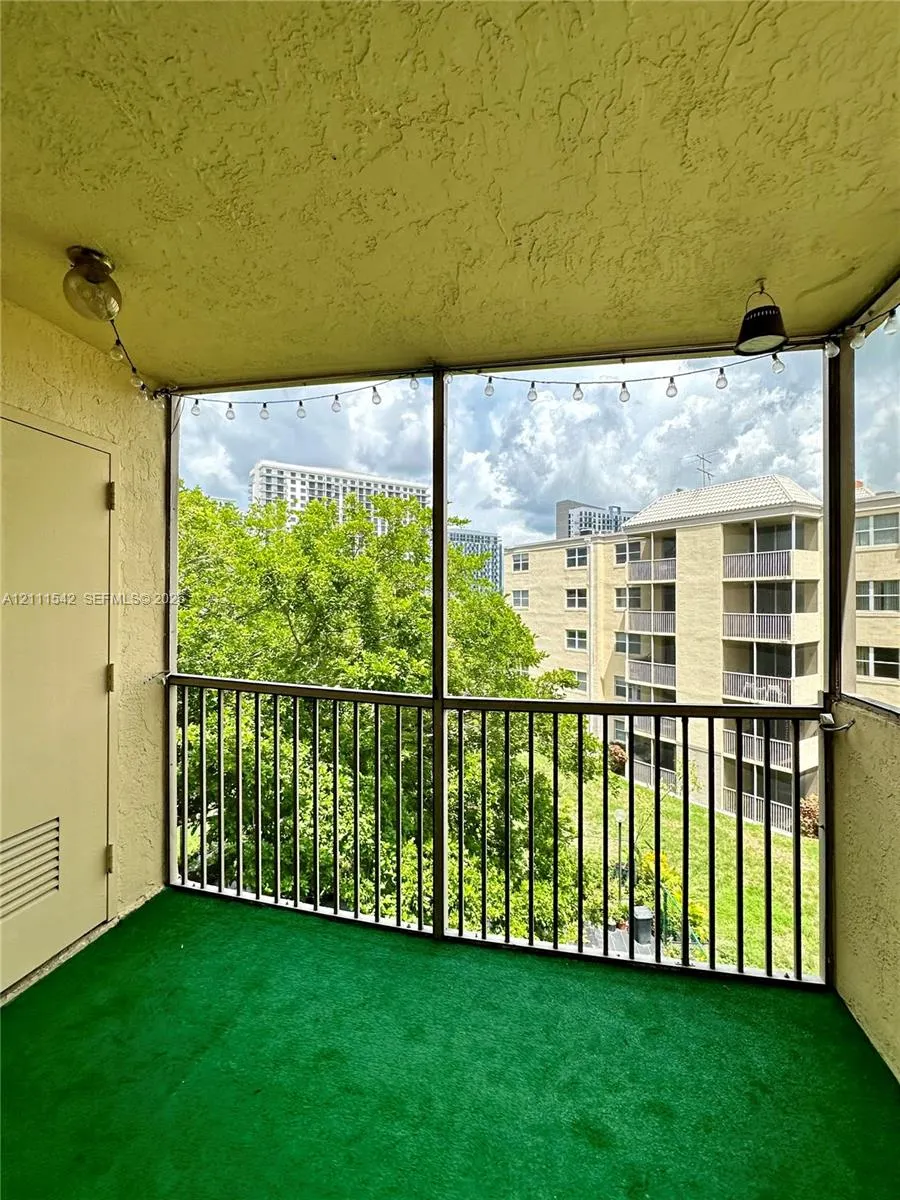 8333 Lake Drive #404