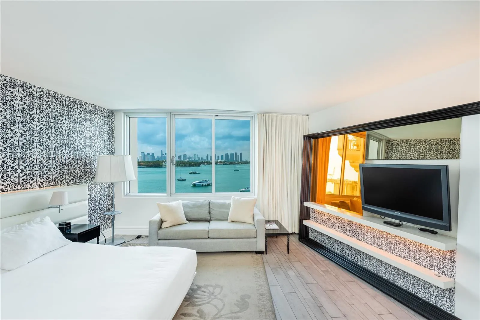 1100 West Avenue #506