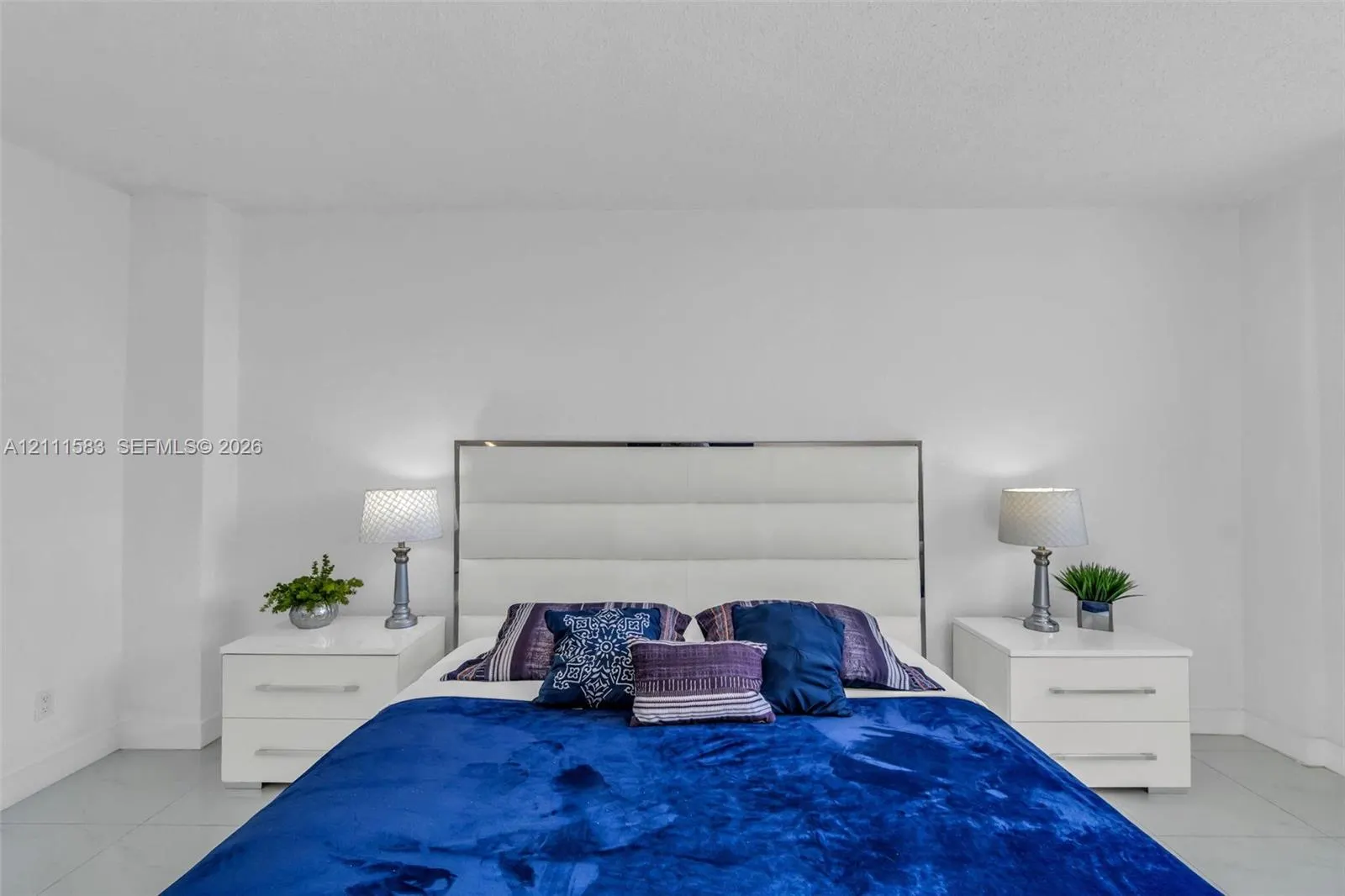 19370 Collins Avenue #1516
