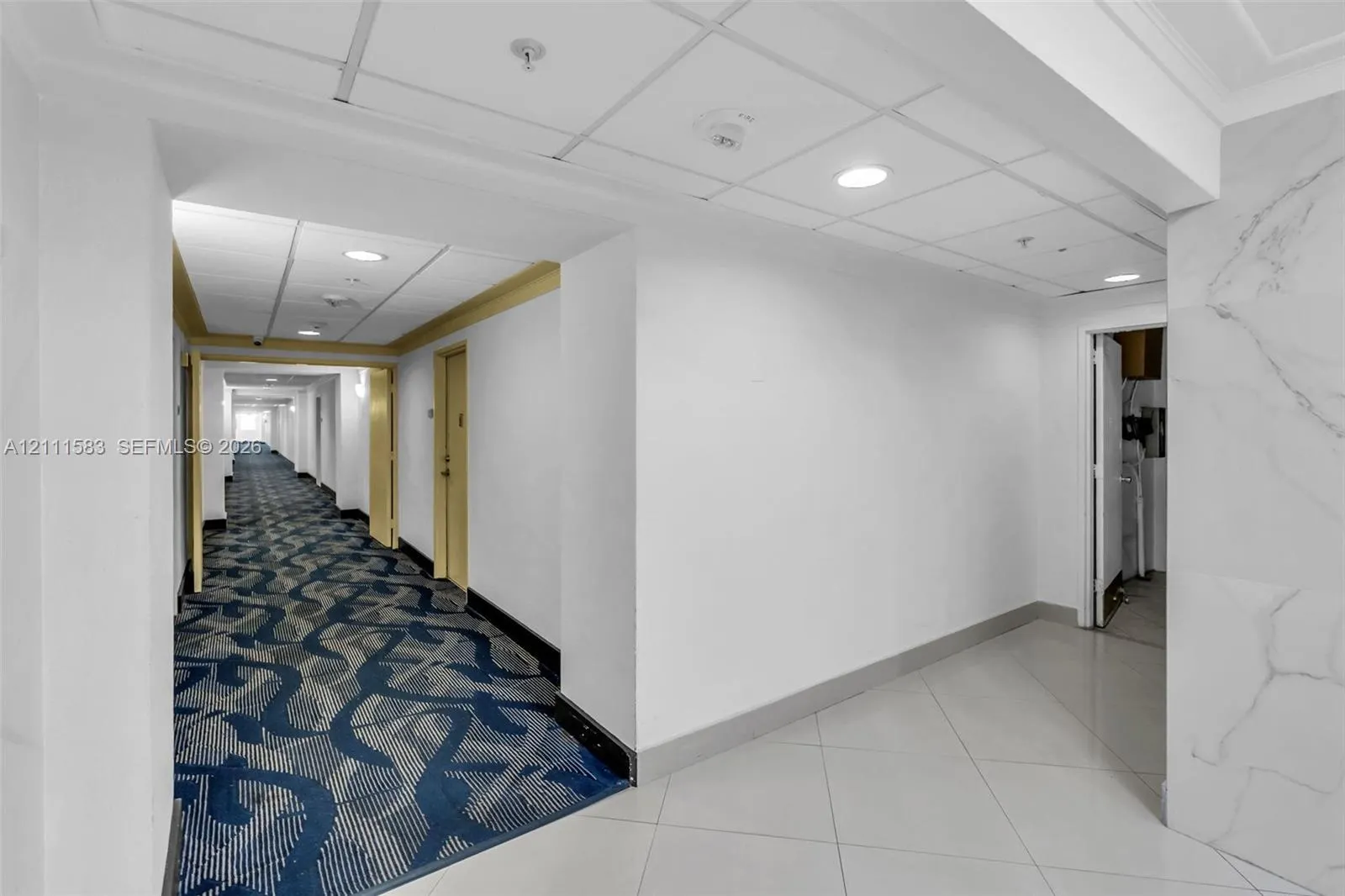 19370 Collins Avenue #1516