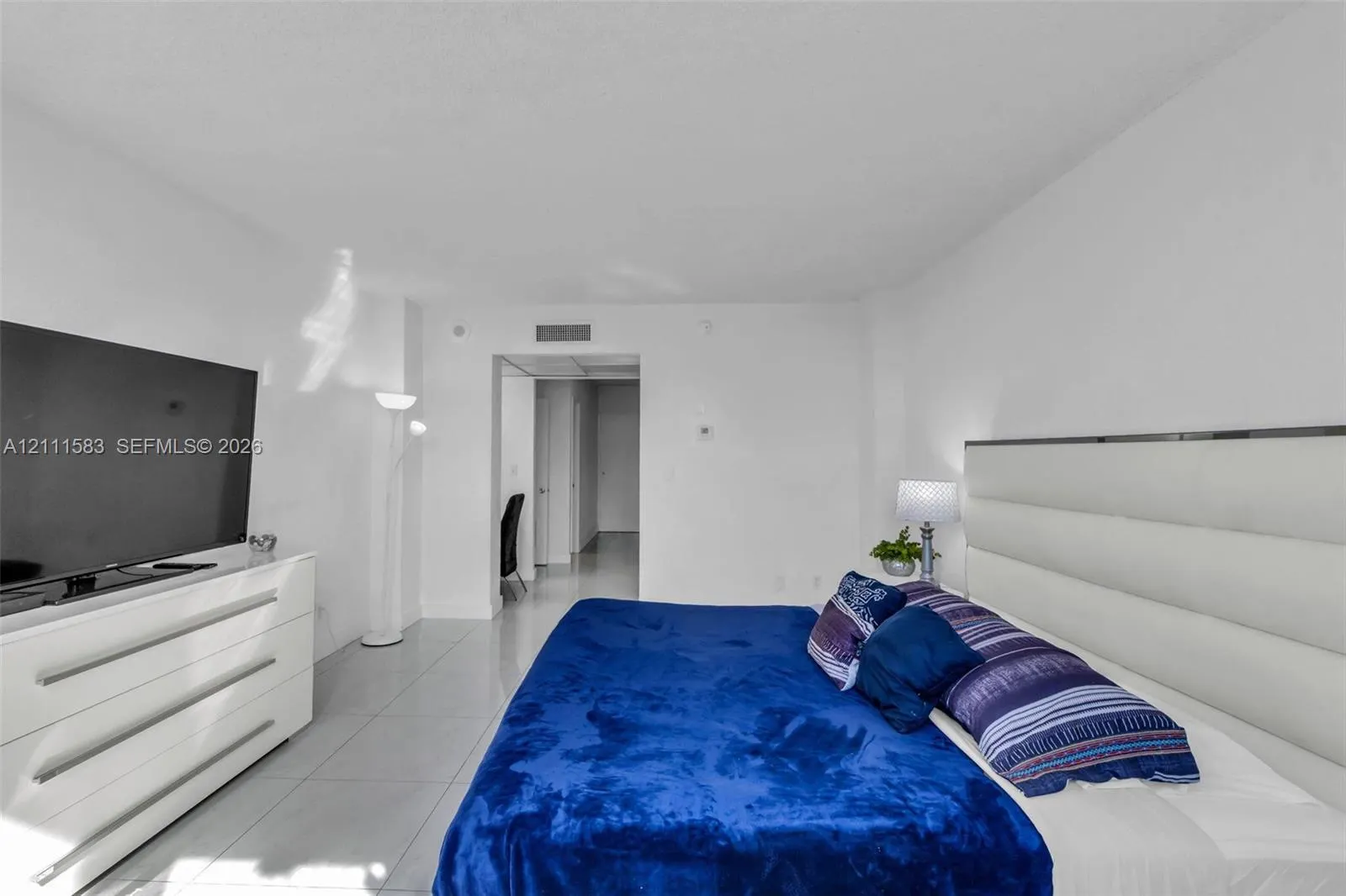 19370 Collins Avenue #1516