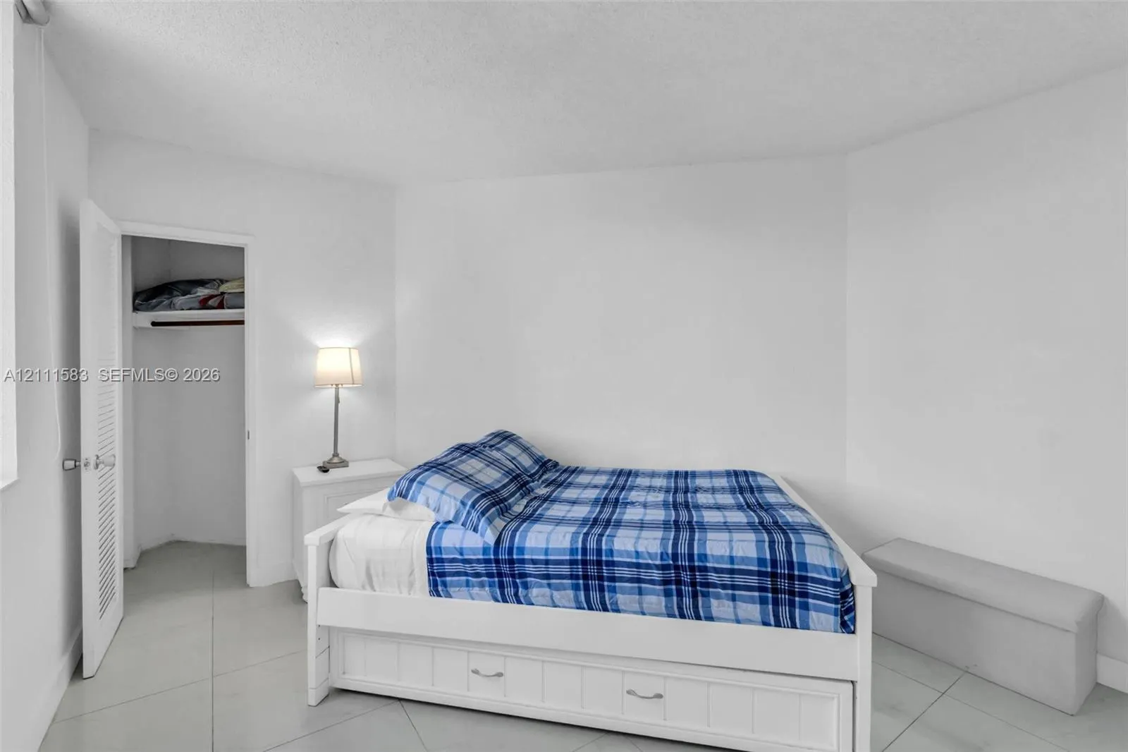 19370 Collins Avenue #1516