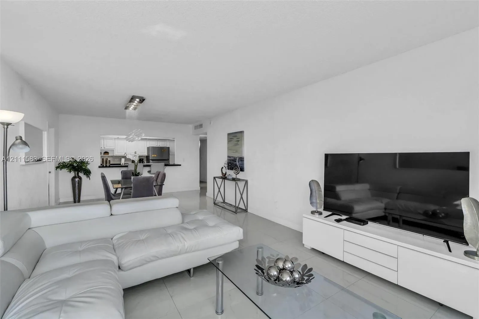 19370 Collins Avenue #1516