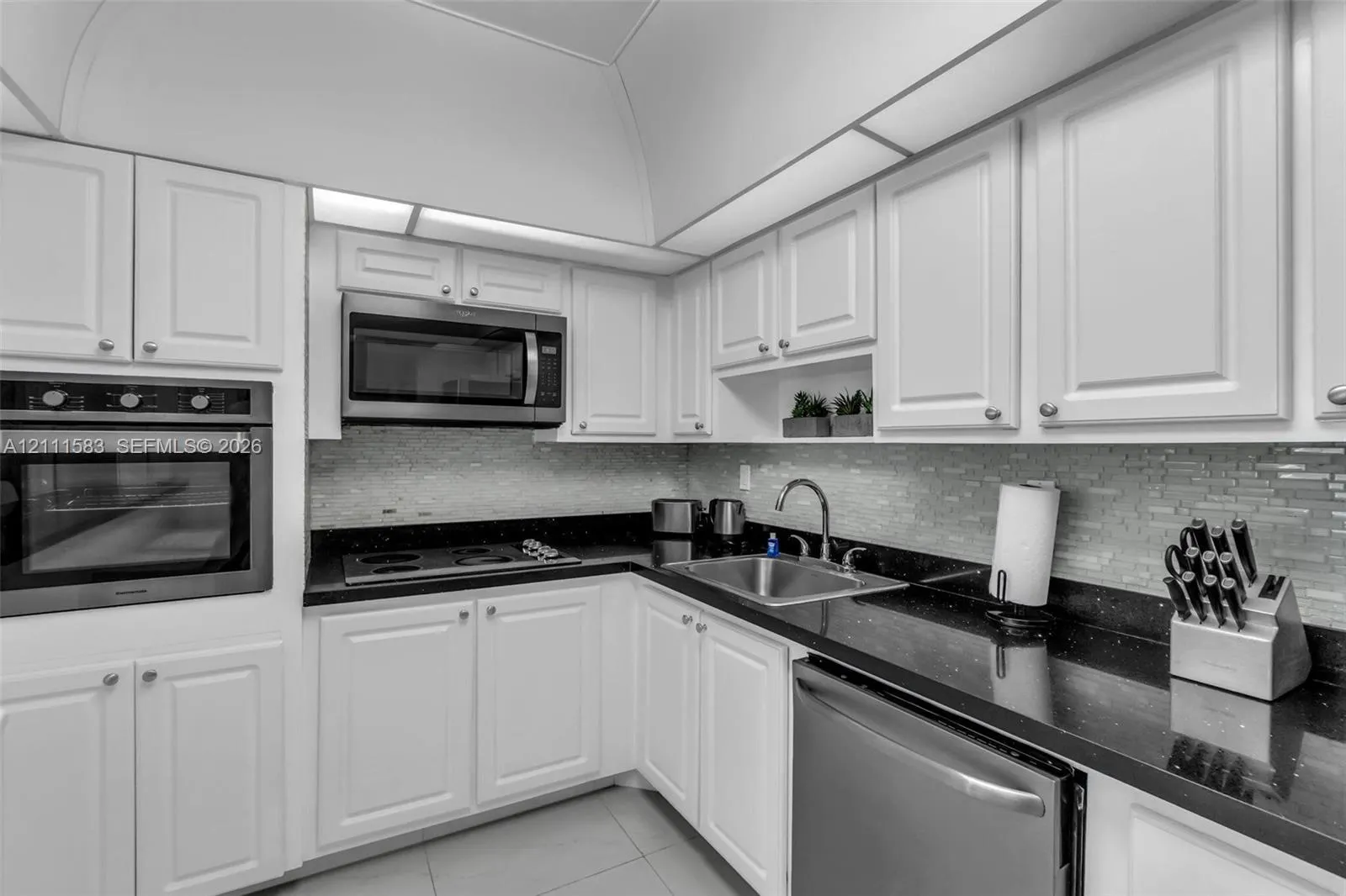 19370 Collins Avenue #1516