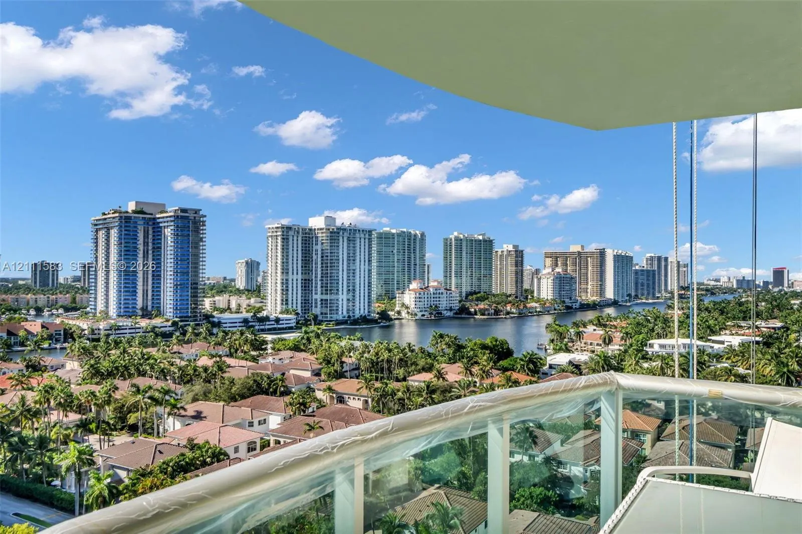 19370 Collins Avenue #1516