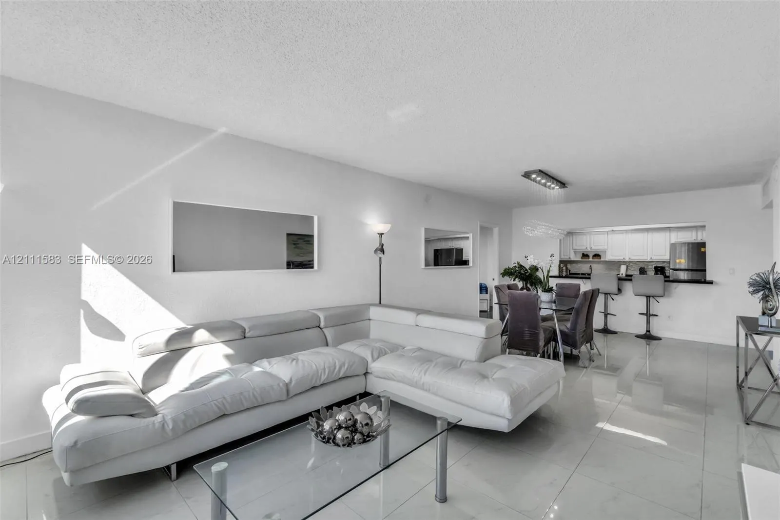 19370 Collins Avenue #1516