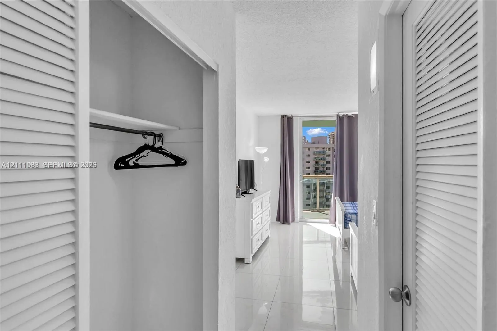 19370 Collins Avenue #1516