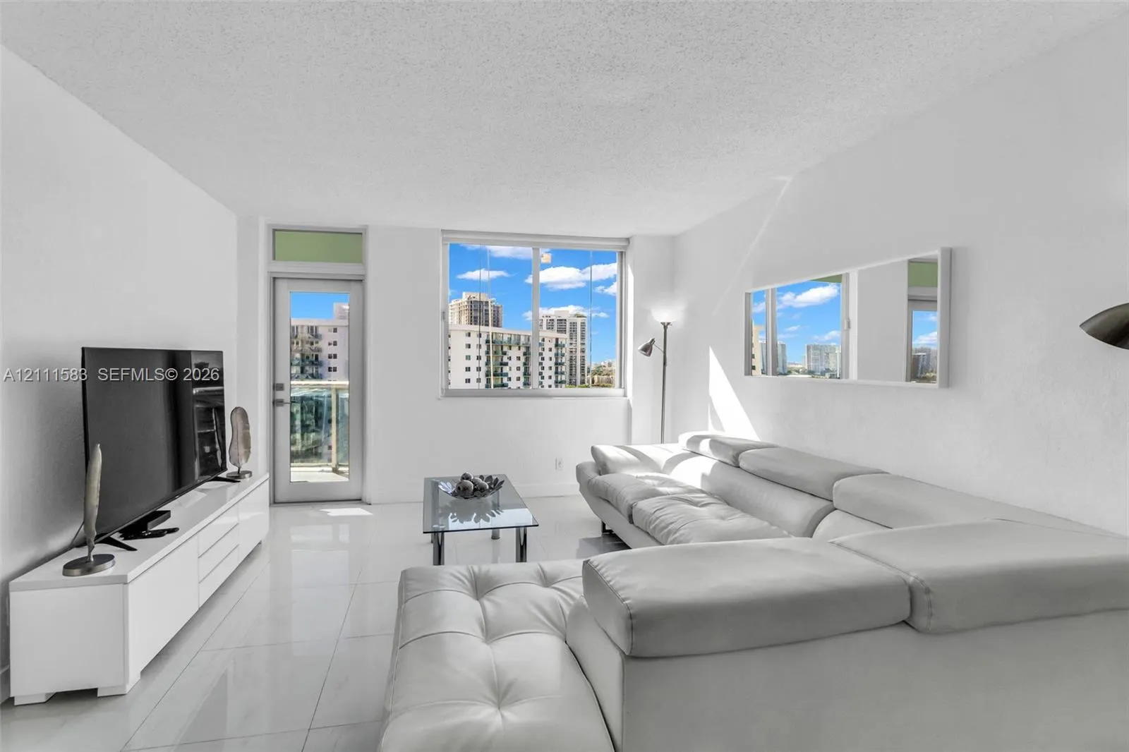 19370 Collins Avenue #1516