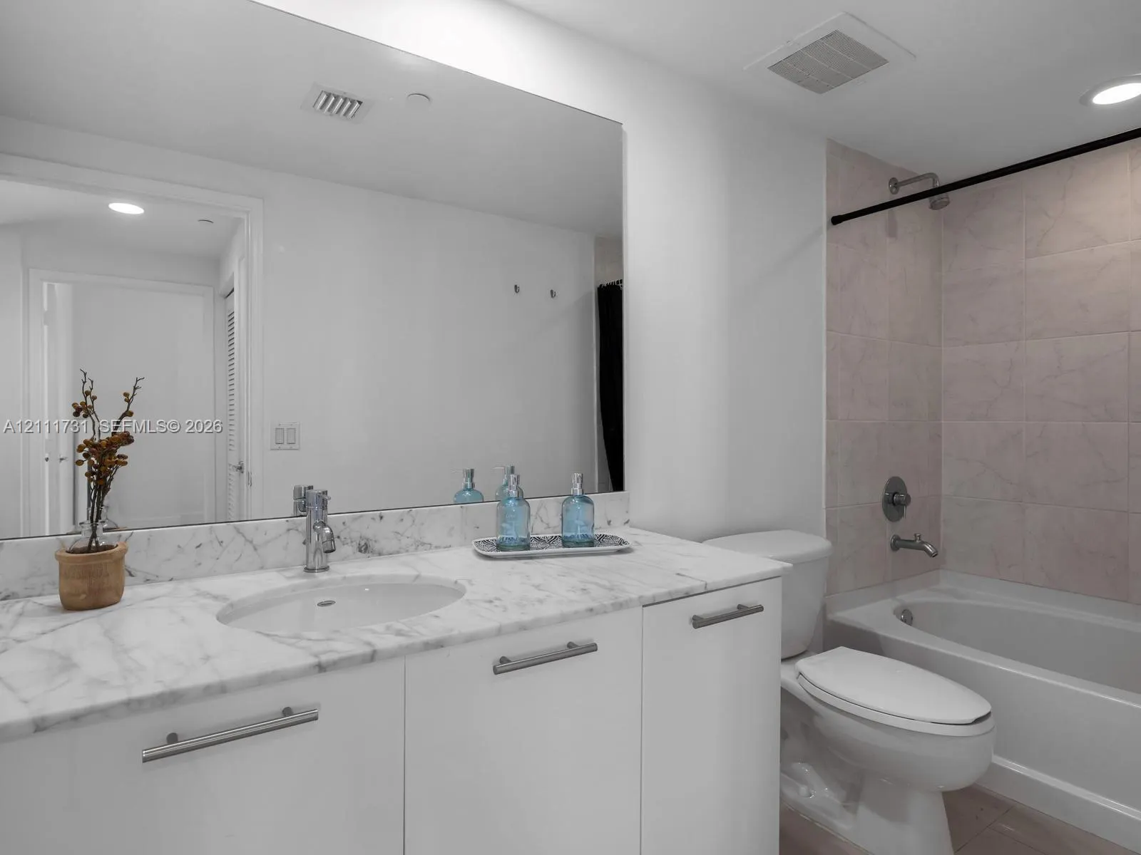 950 Brickell Bay Drive #1404