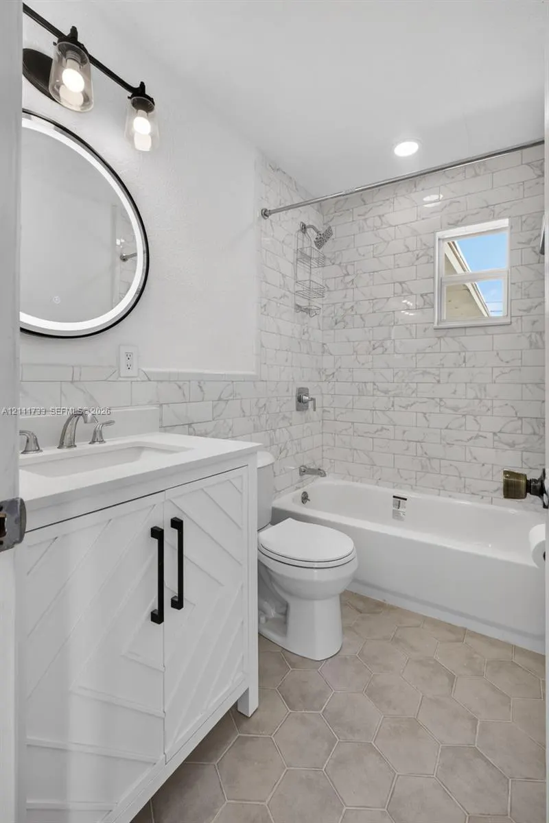 840 W 4th Street