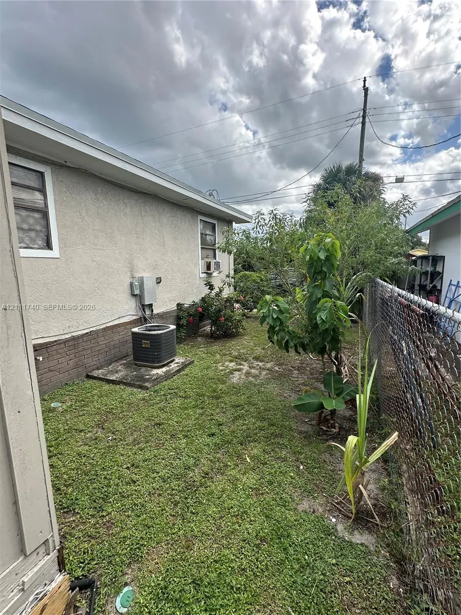 1564 W 20th Street