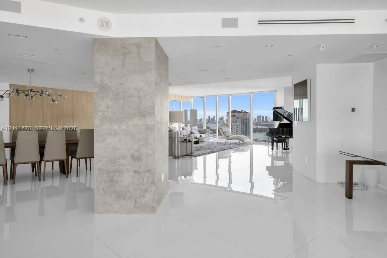 300 S Pointe Drive #3105