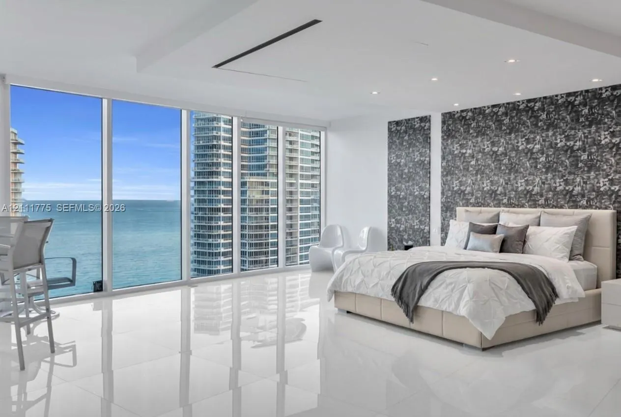 300 S Pointe Drive #3105
