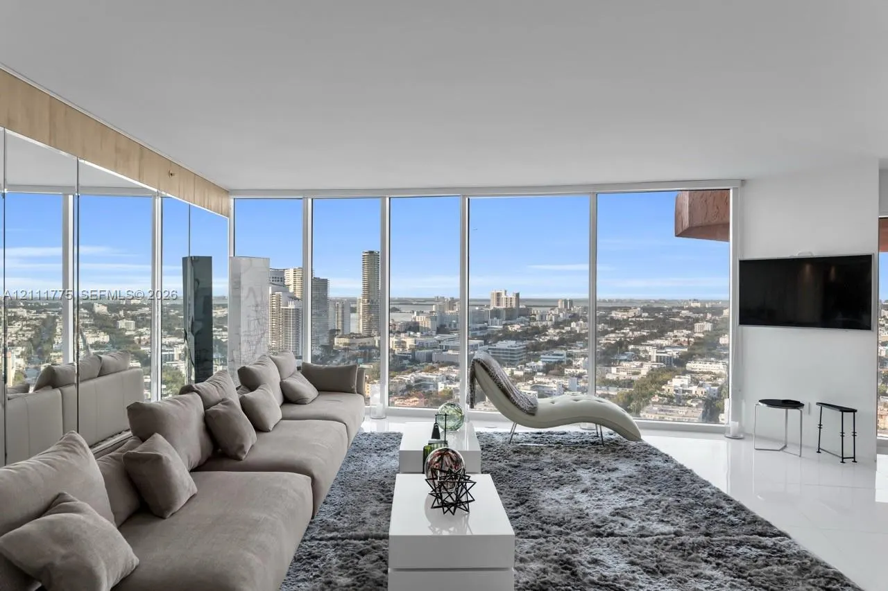 300 S Pointe Drive #3105