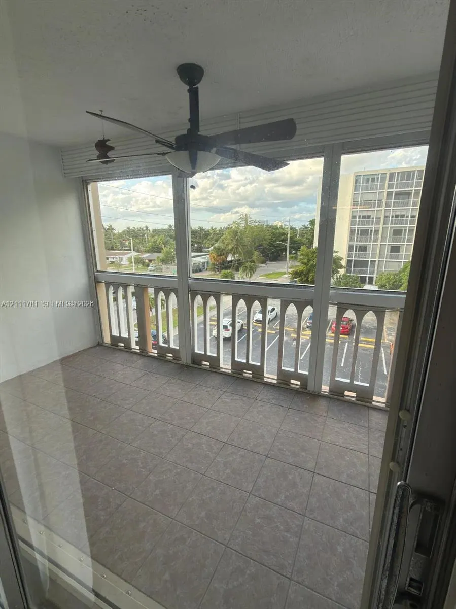 900 NE 12th Avenue #401