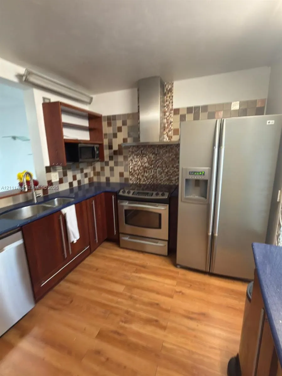 900 NE 12th Avenue #401
