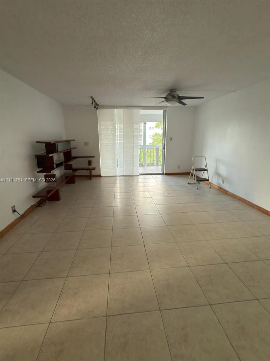 900 NE 12th Avenue #401