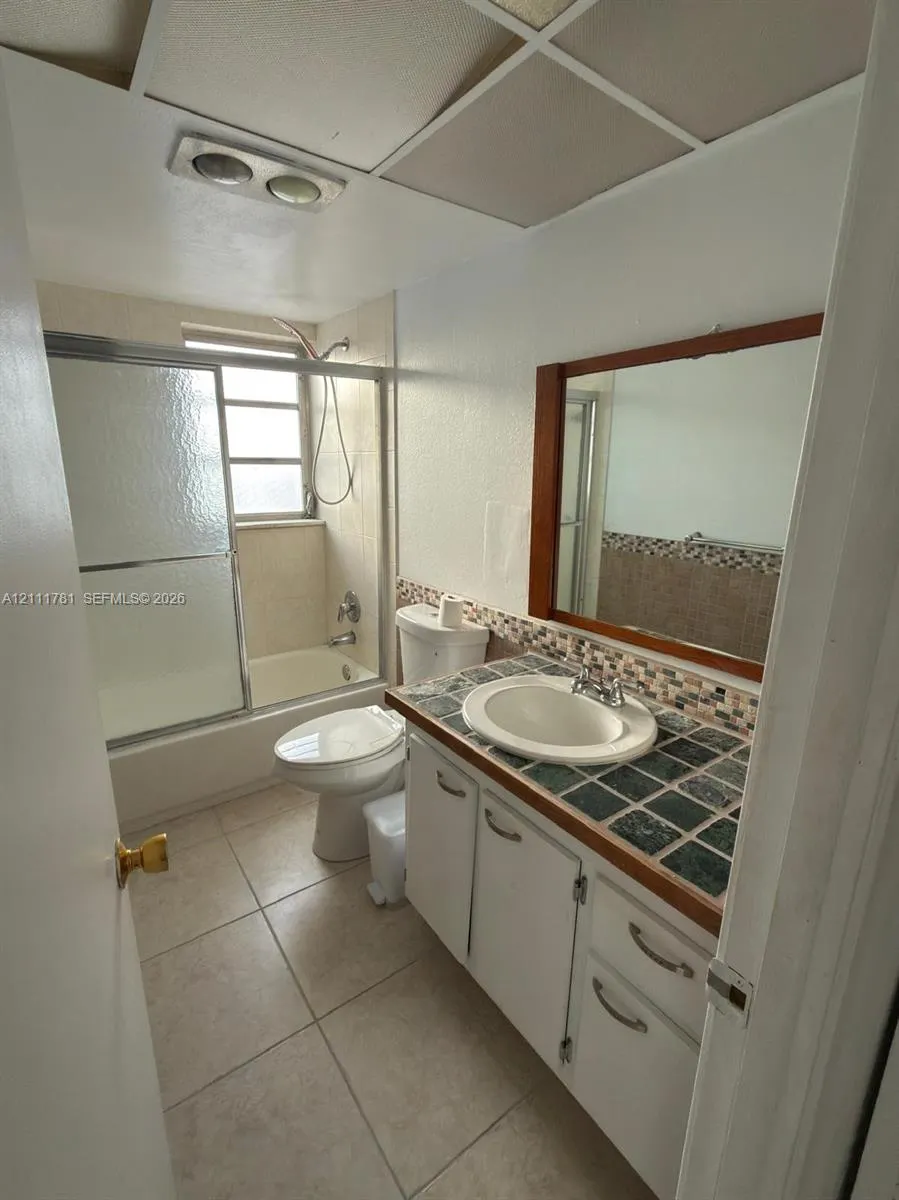 900 NE 12th Avenue #401