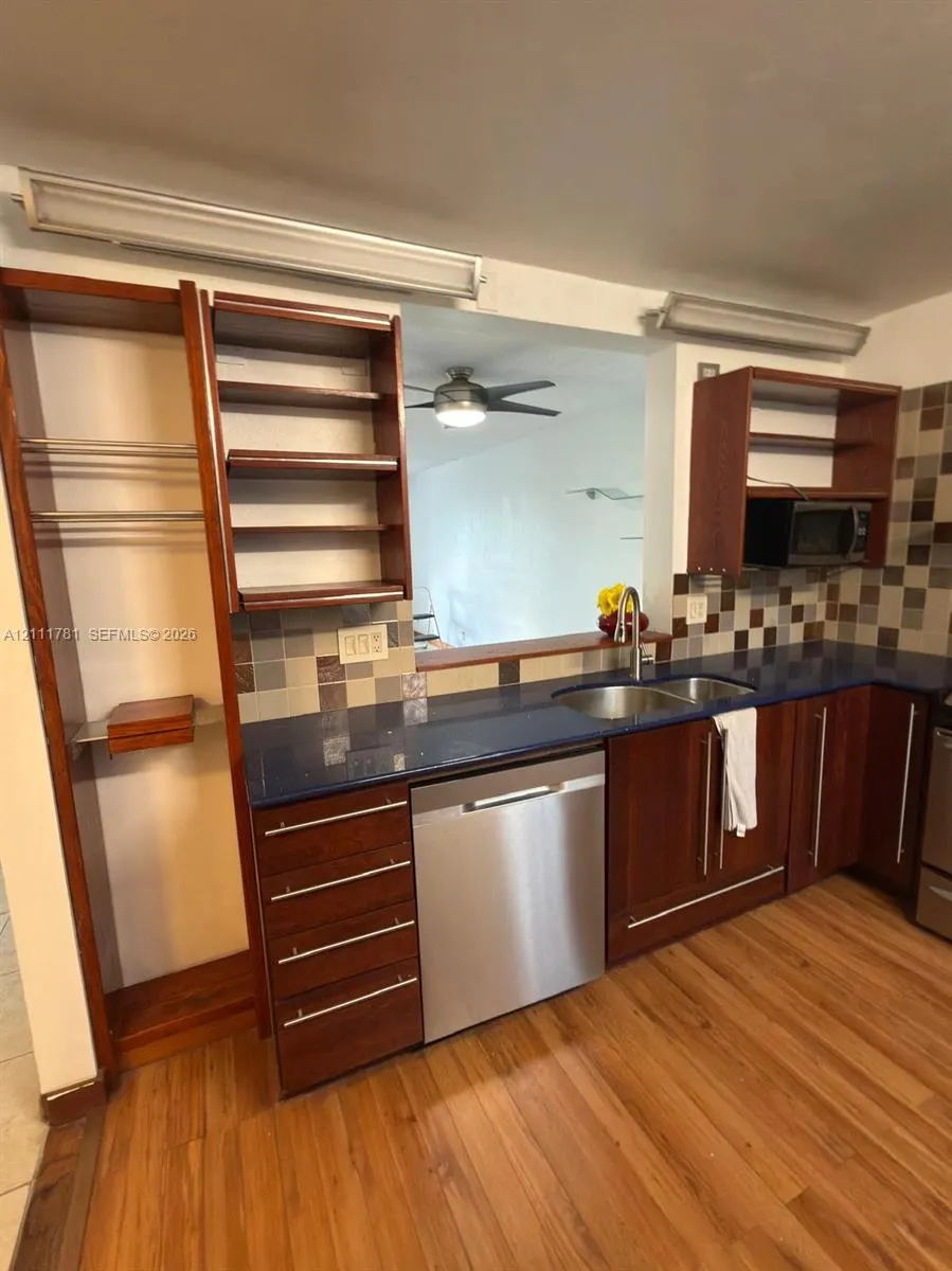 900 NE 12th Avenue #401