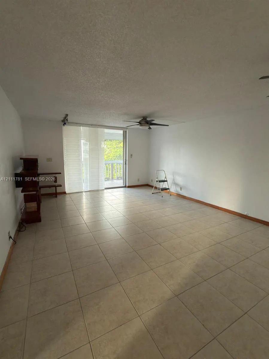 900 NE 12th Avenue #401