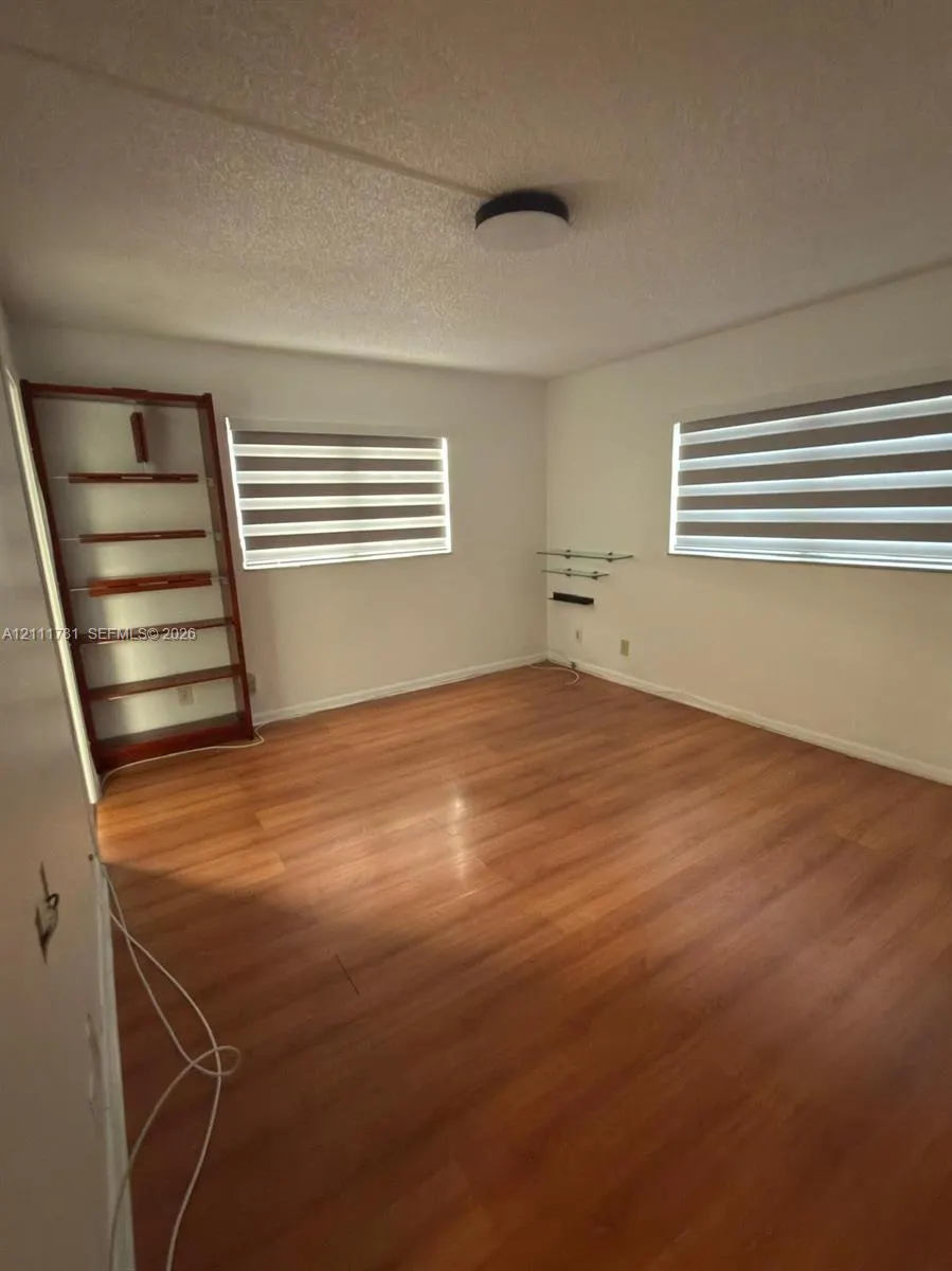 900 NE 12th Avenue #401