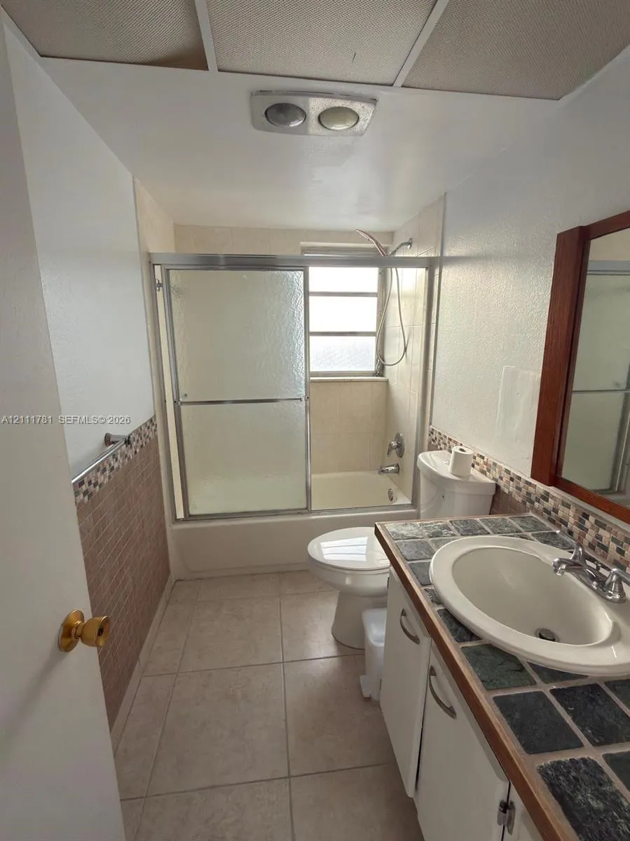 900 NE 12th Avenue #401
