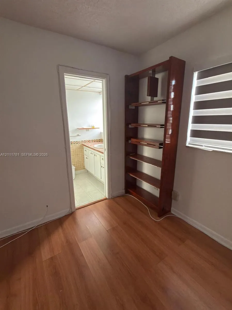 900 NE 12th Avenue #401