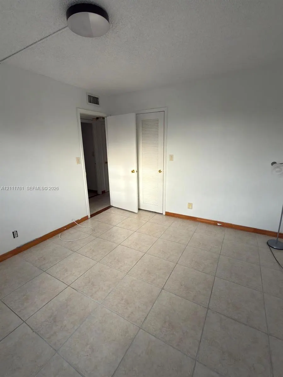 900 NE 12th Avenue #401