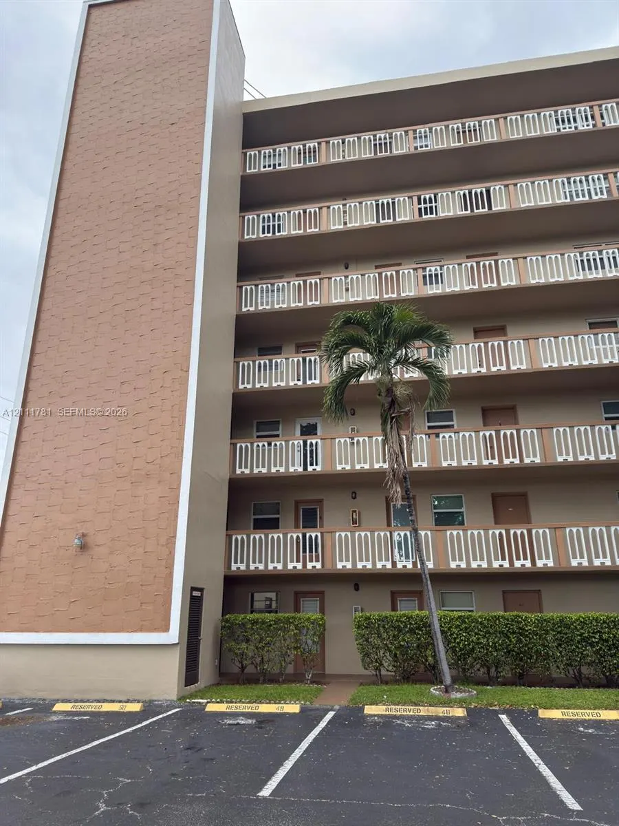 900 NE 12th Avenue #401