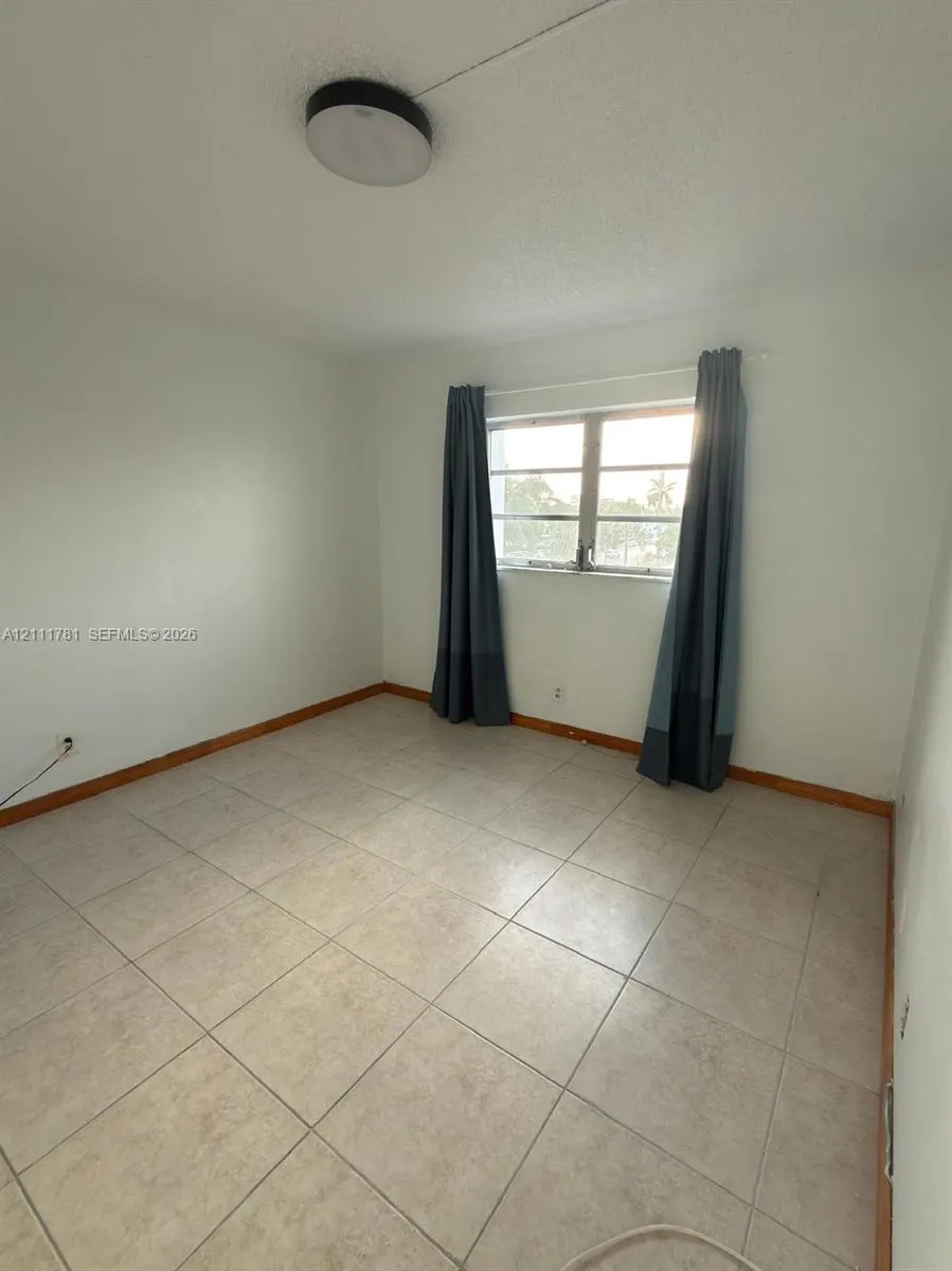 900 NE 12th Avenue #401