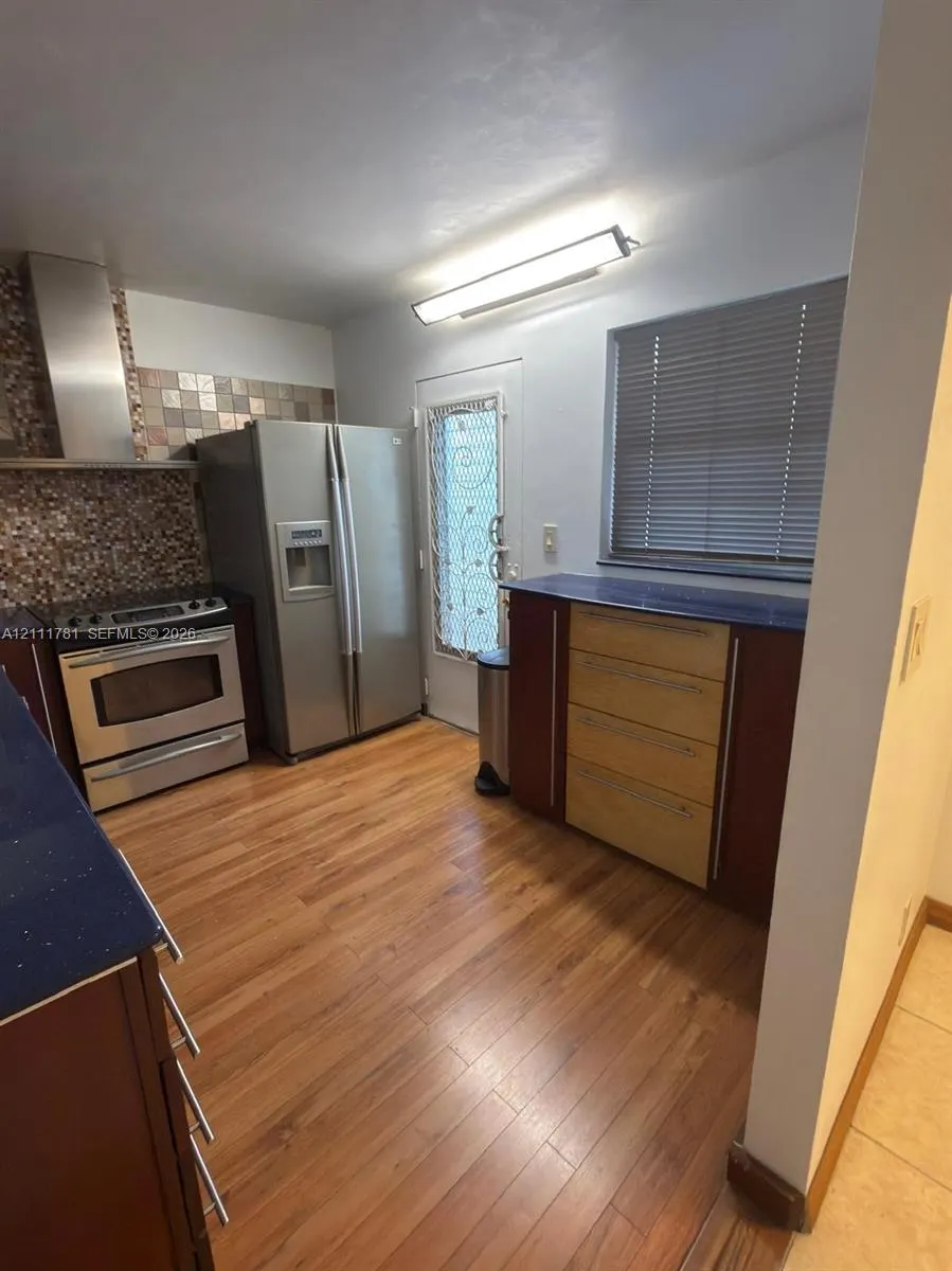 900 NE 12th Avenue #401