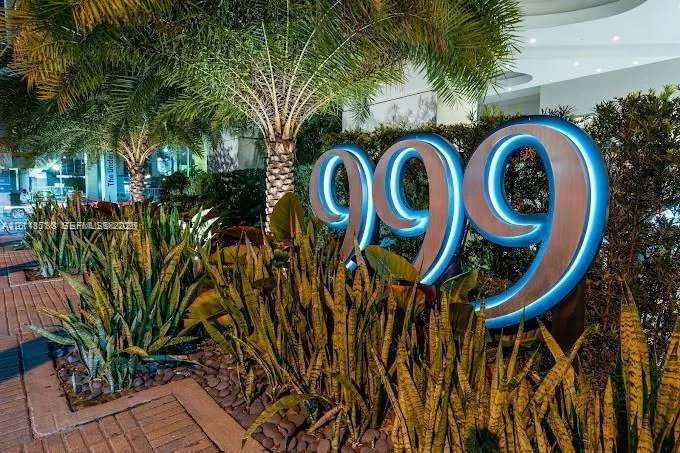999 SW 1st Avenue #2910