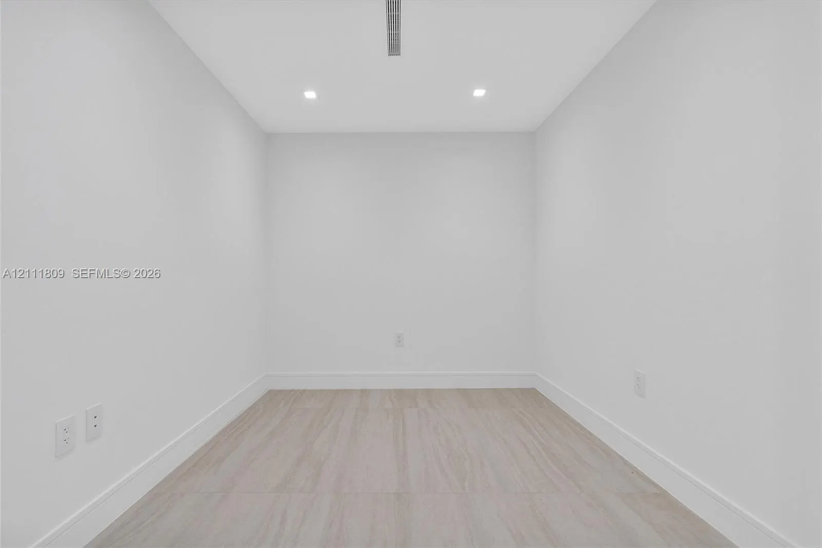 2411 Laguna Circle #2304