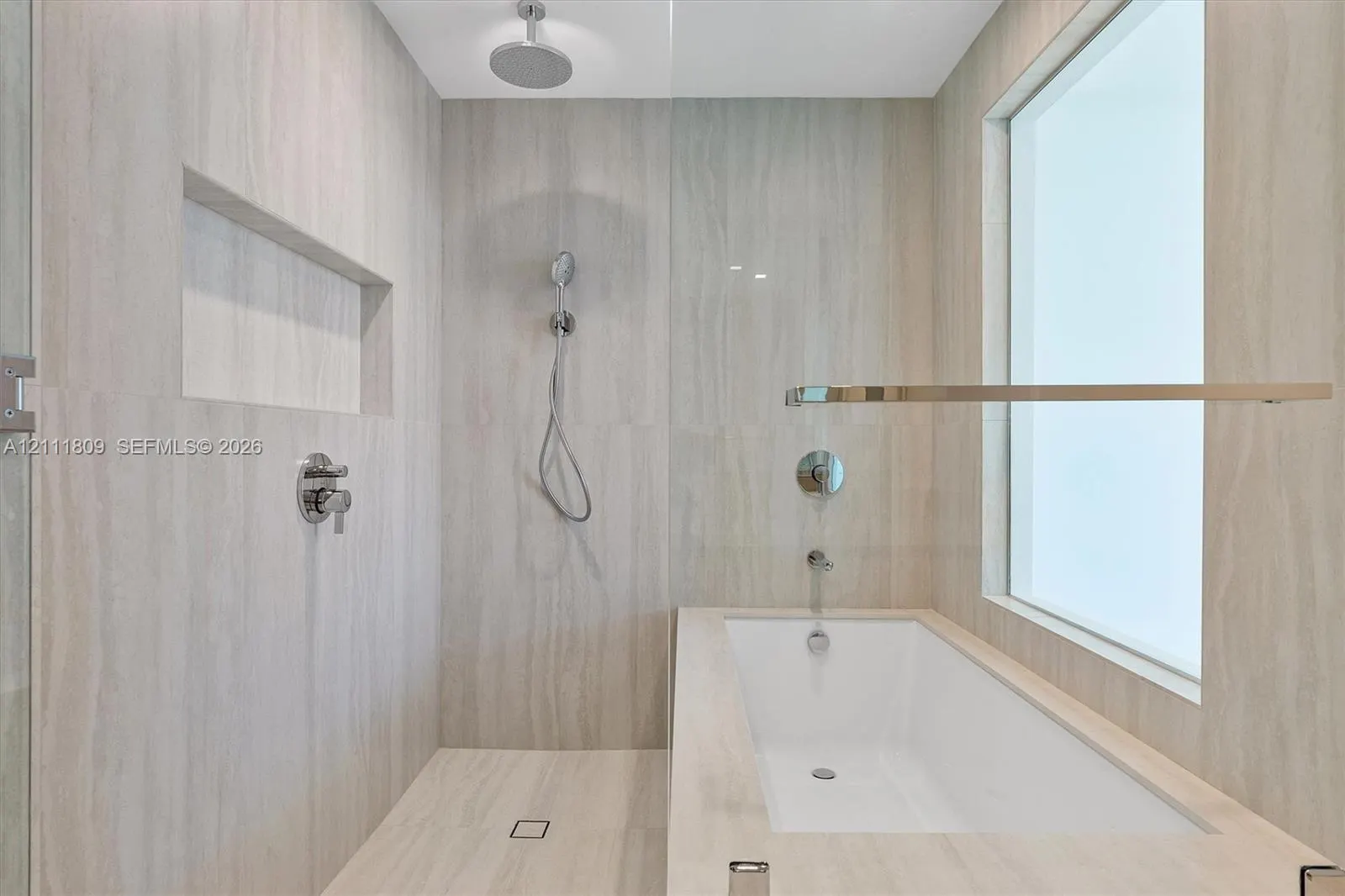 2411 Laguna Circle #2304