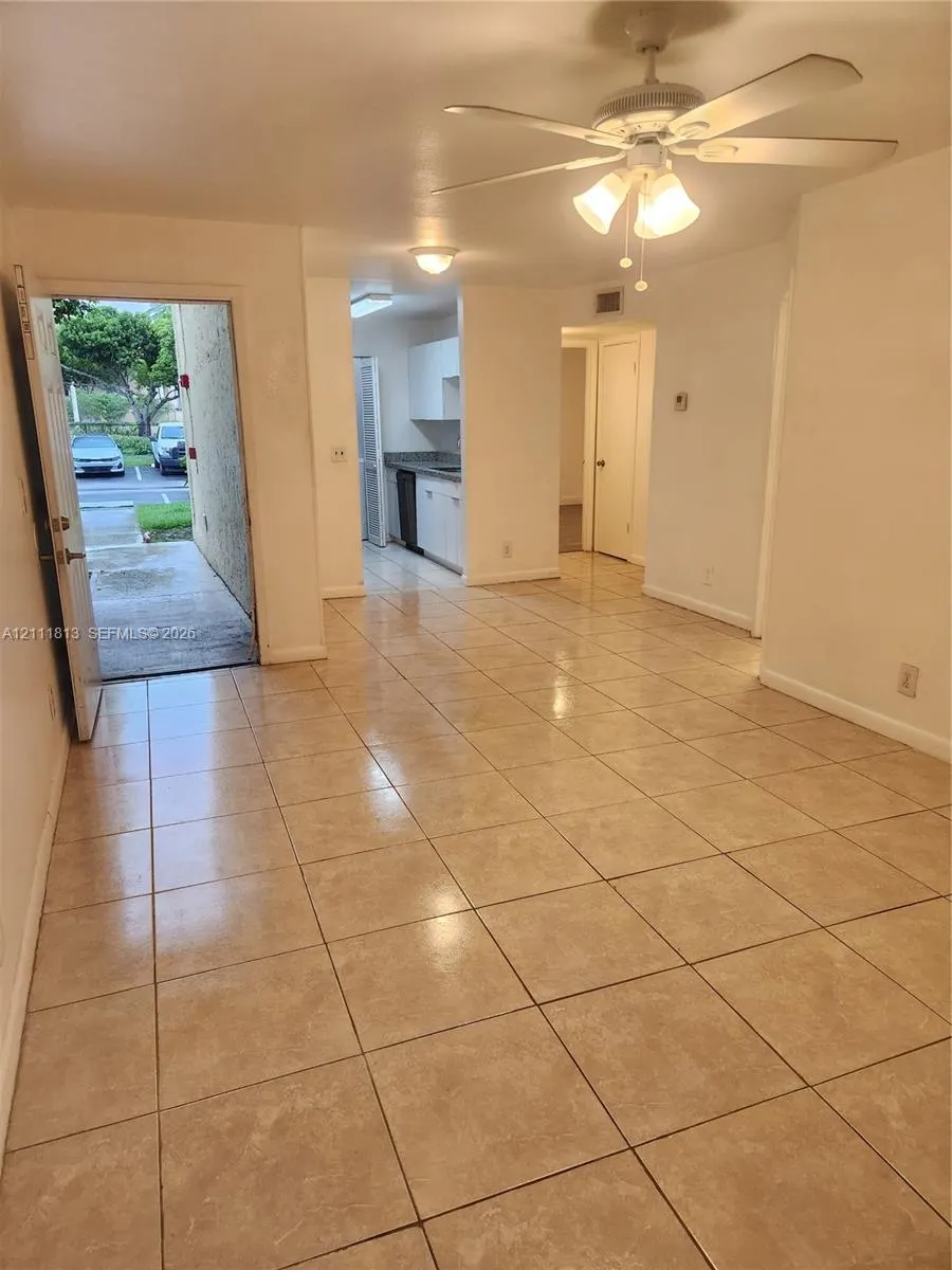 4086 N Pine Island Road #510
