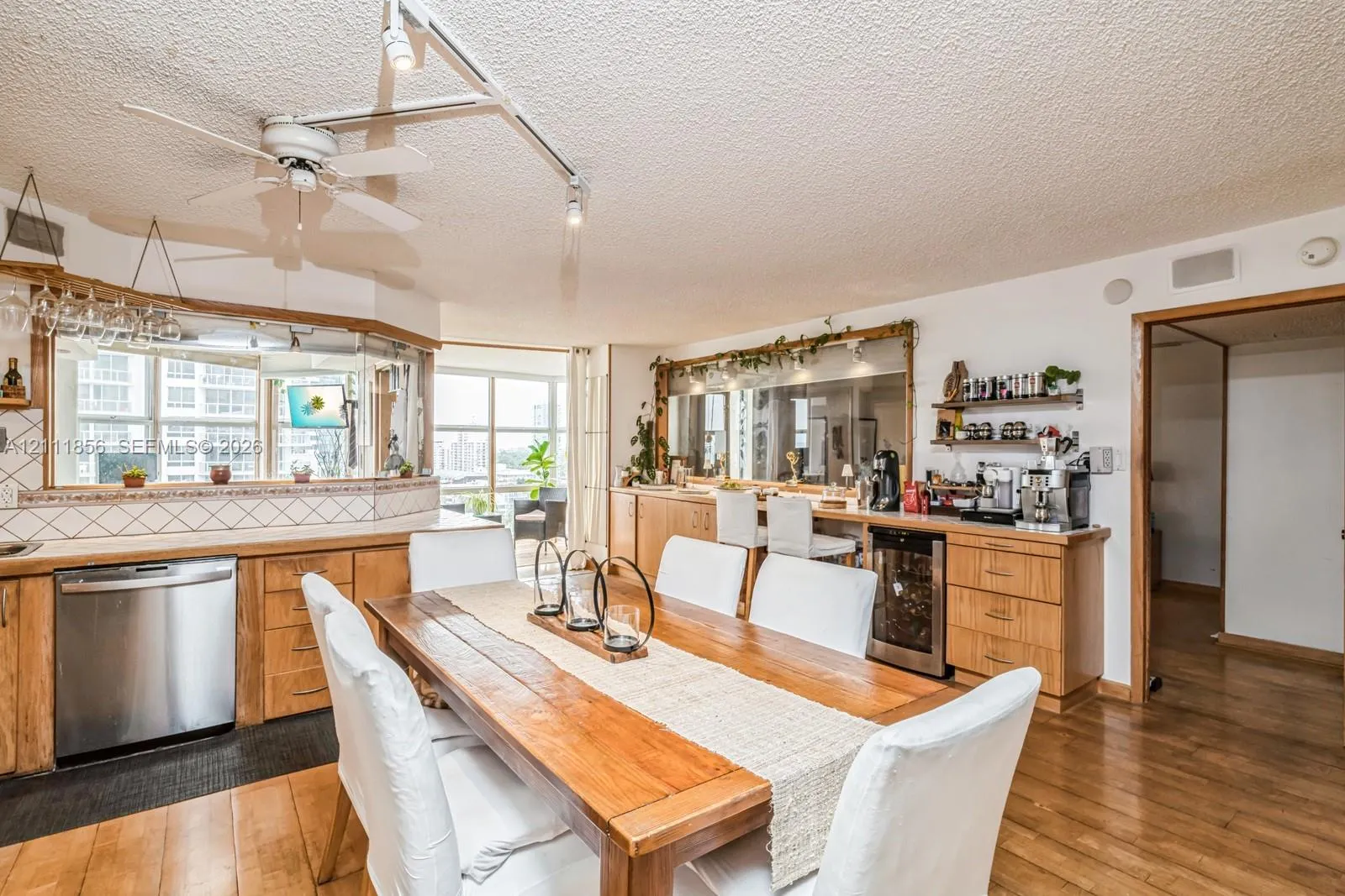 6423 Collins Avenue #1602