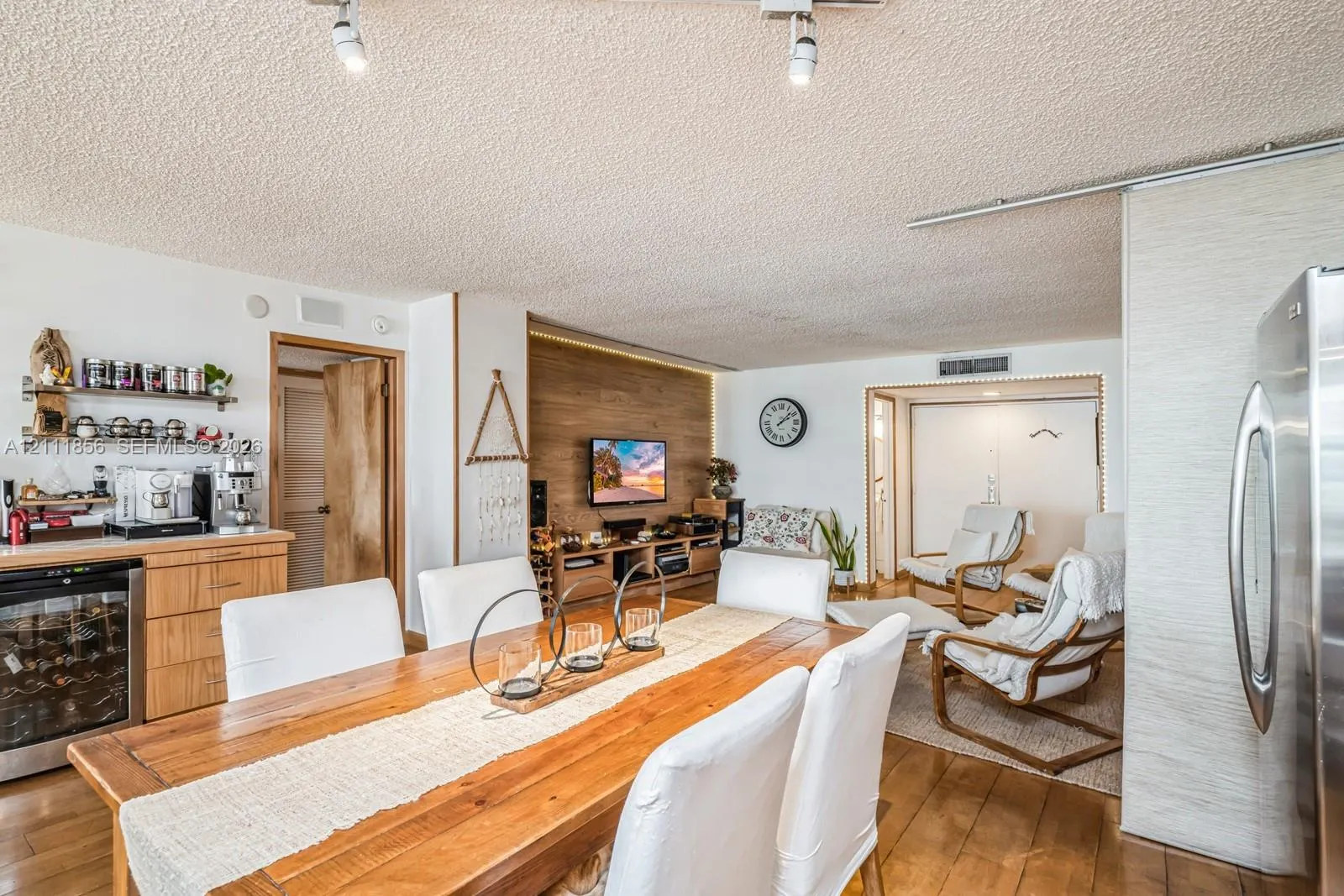 6423 Collins Avenue #1602