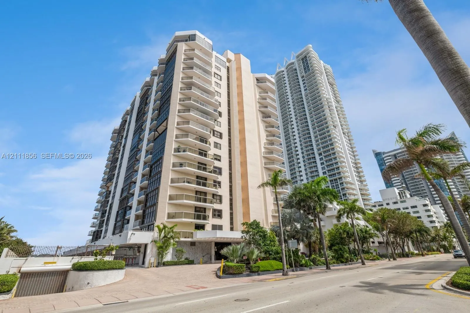 6423 Collins Avenue #1602