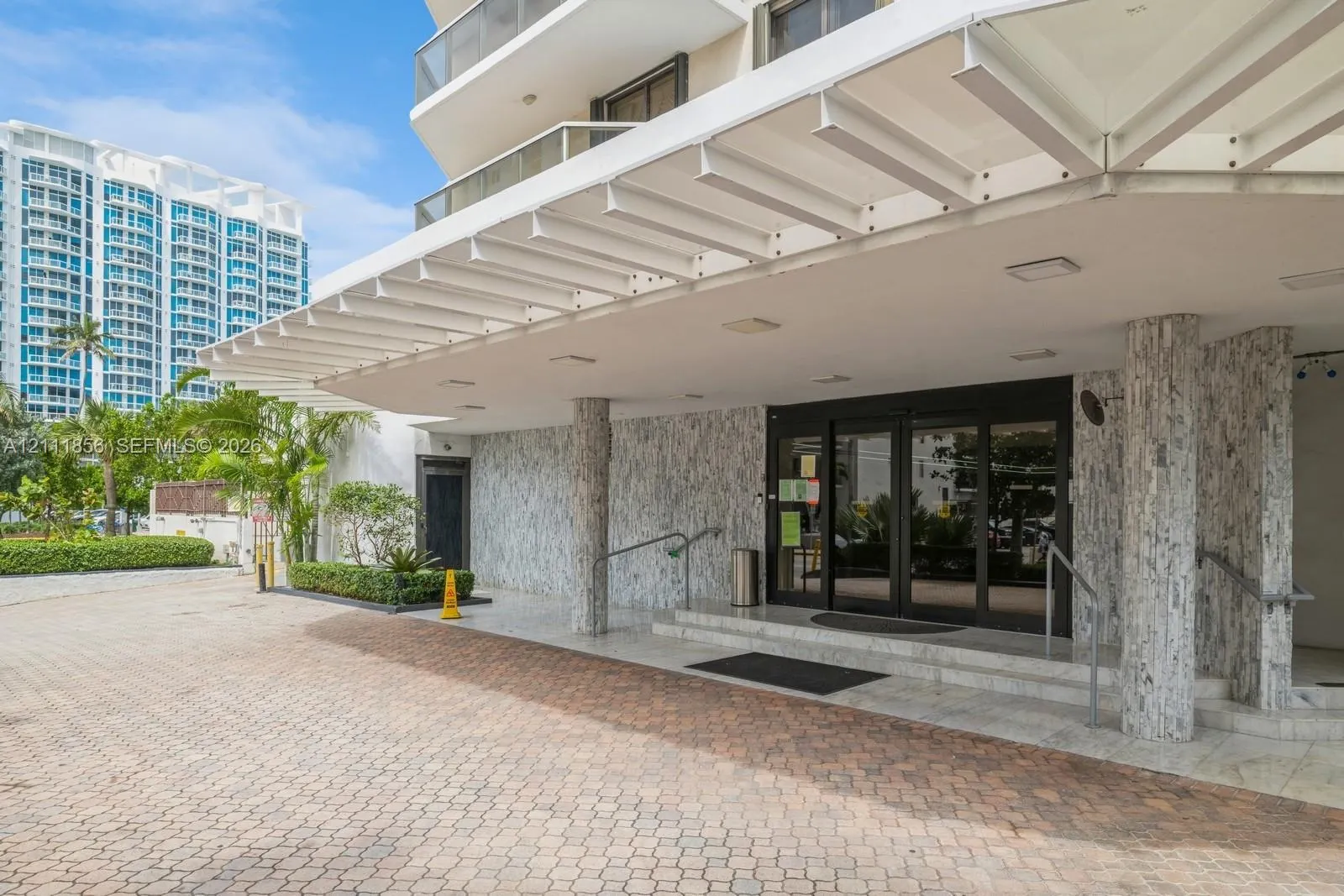 6423 Collins Avenue #1602