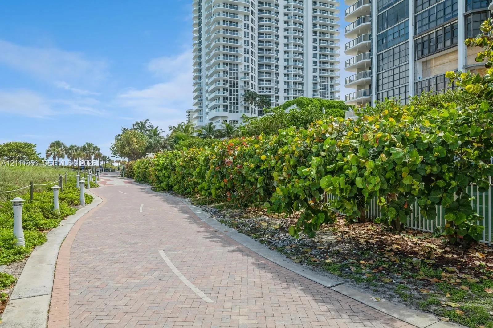 6423 Collins Avenue #1602