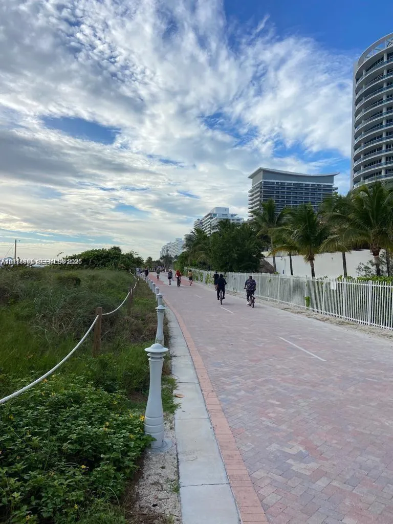 6039 Collins Avenue #1710