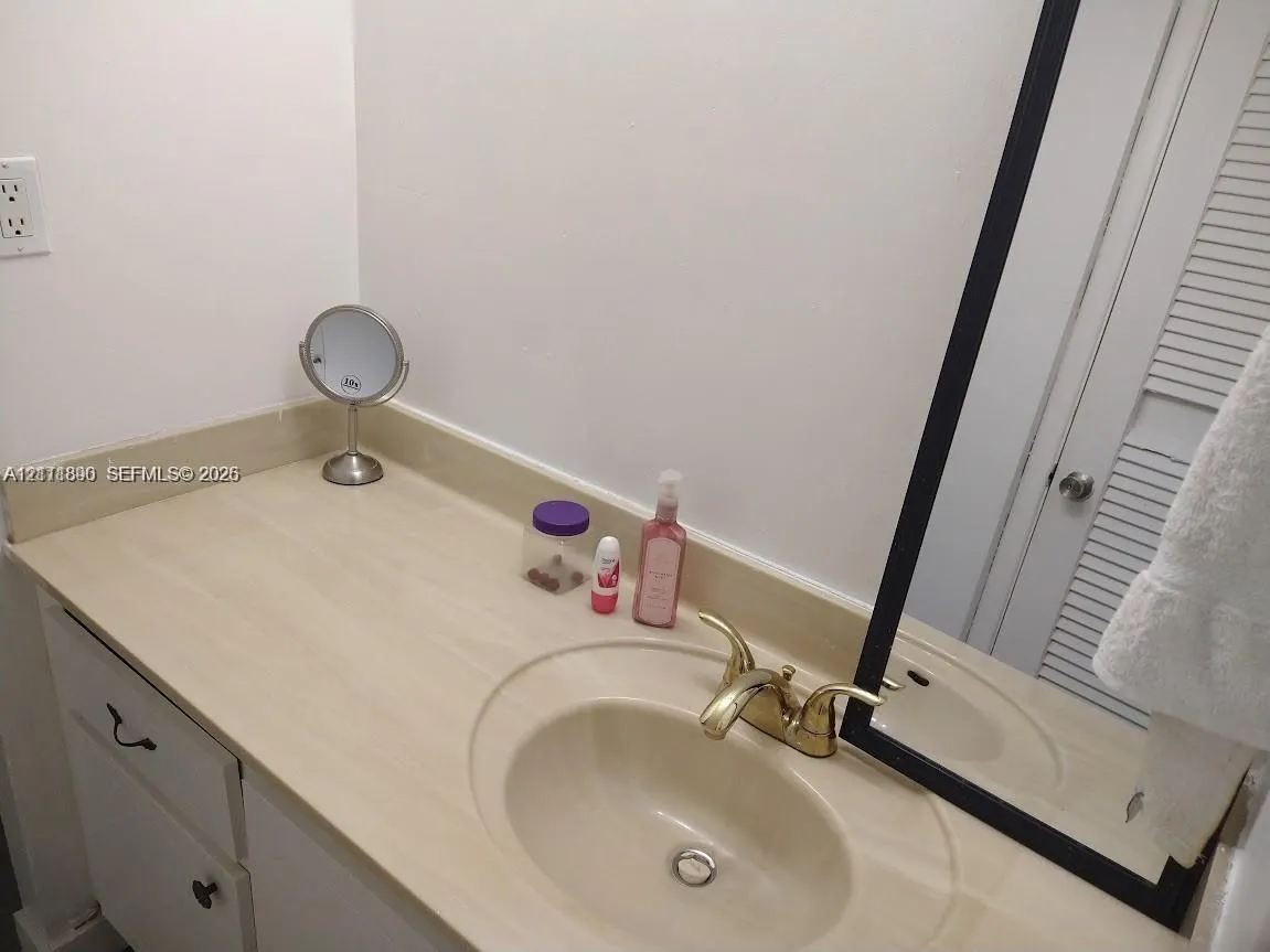 6039 Collins Avenue #1710