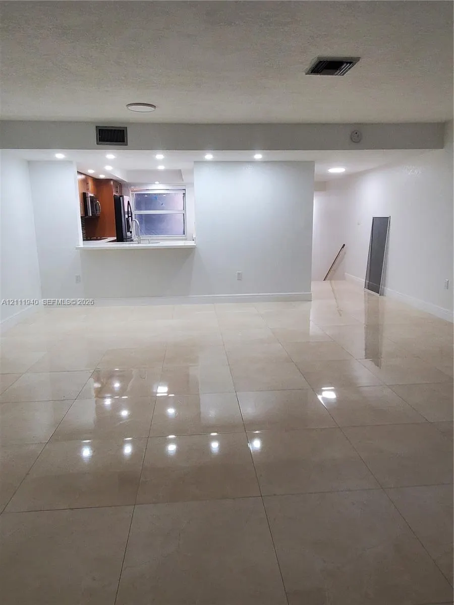 9961 NW 9th St Circle #15-18