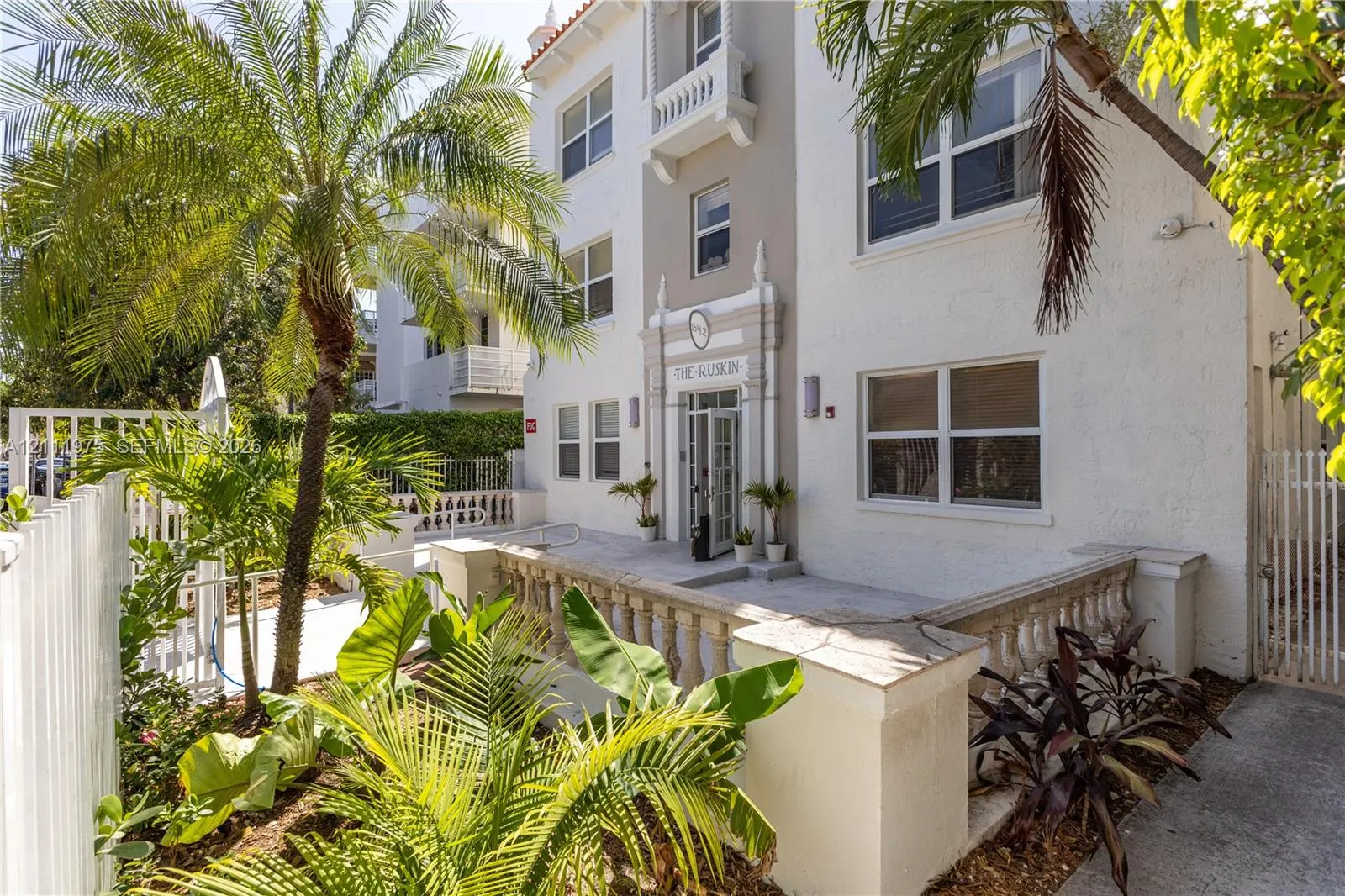 1542 Drexel Avenue #206