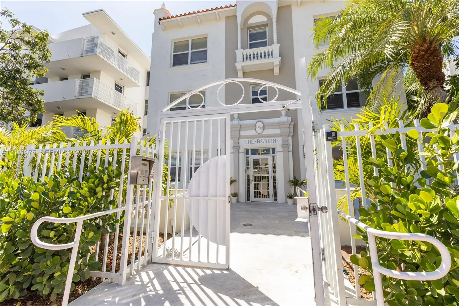 1542 Drexel Avenue #206