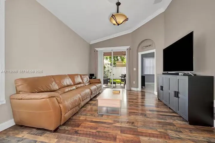 2327 NE 37th Terrace #2327