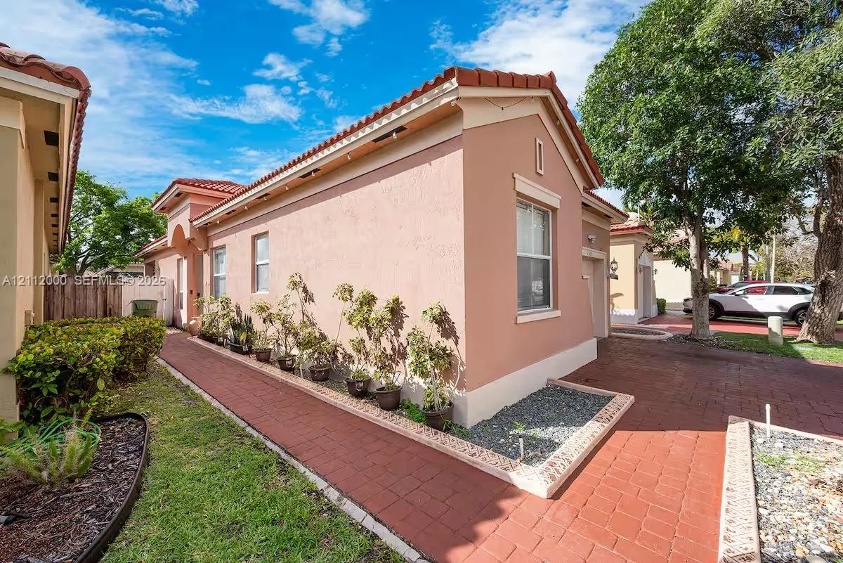 2327 NE 37th Terrace #2327