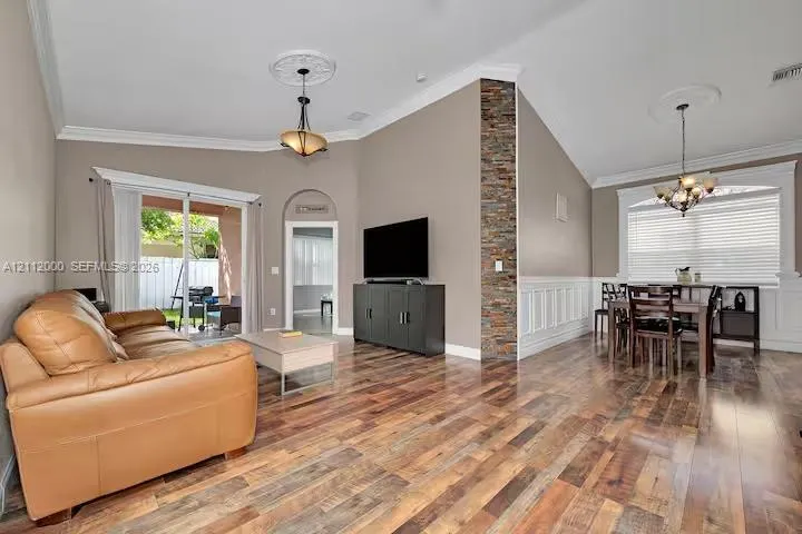 2327 NE 37th Terrace #2327