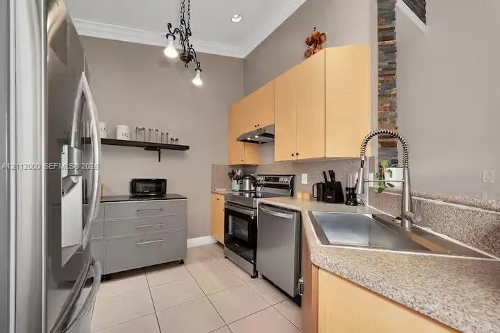 2327 NE 37th Terrace #2327
