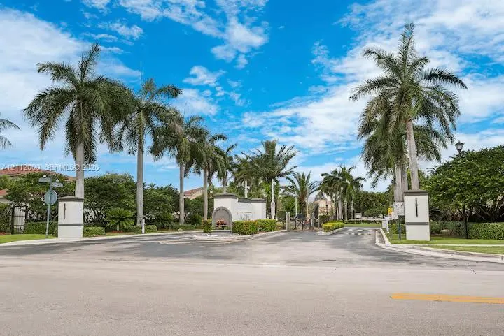 2327 NE 37th Terrace #2327